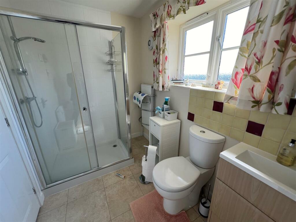 Shower room 2.jpg