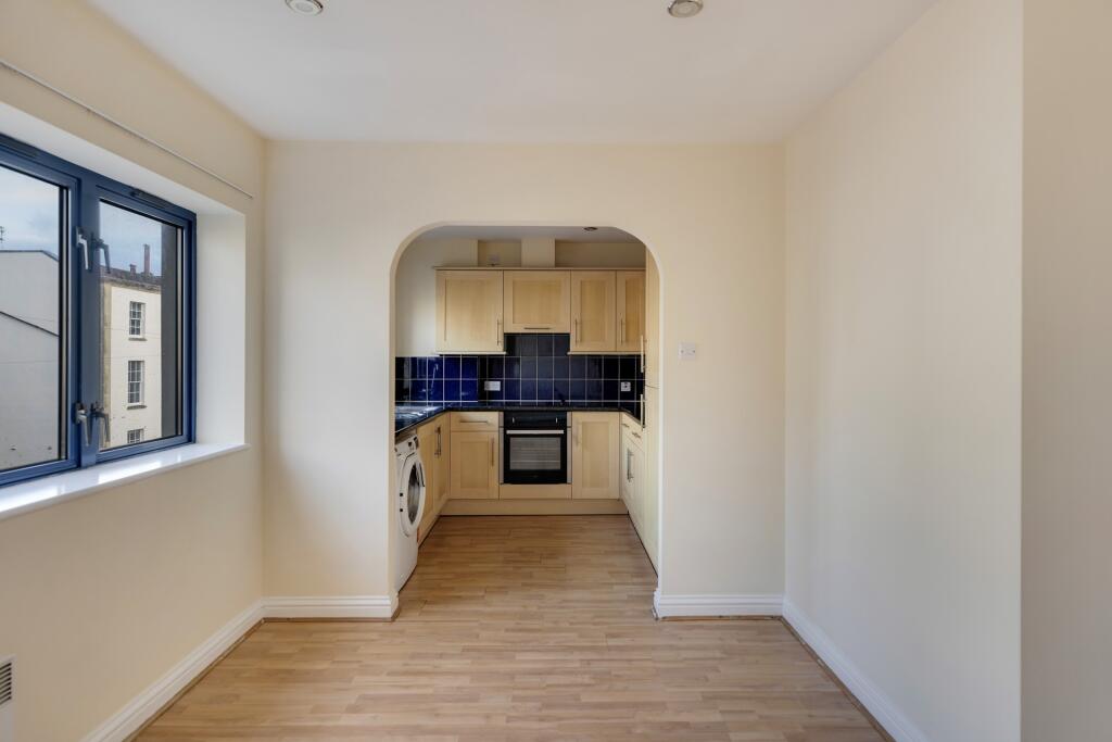 Kitchen ()