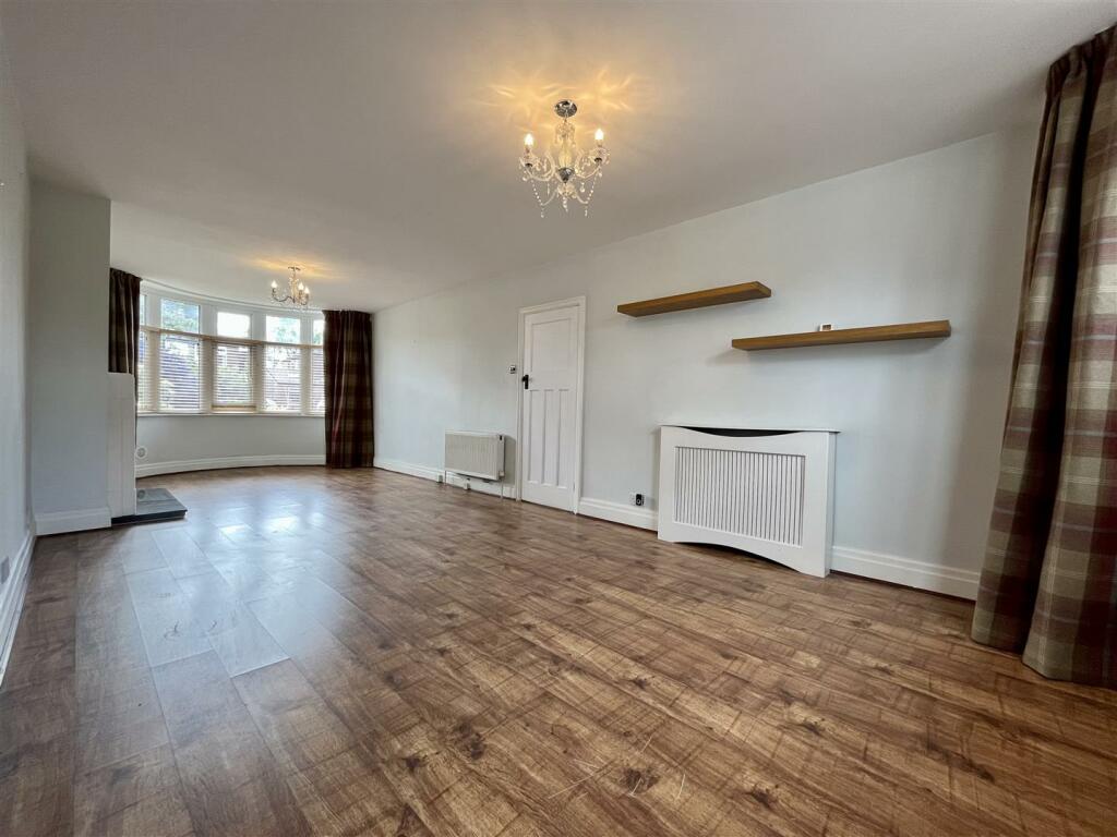 Dining / Living Area Aspect 2
