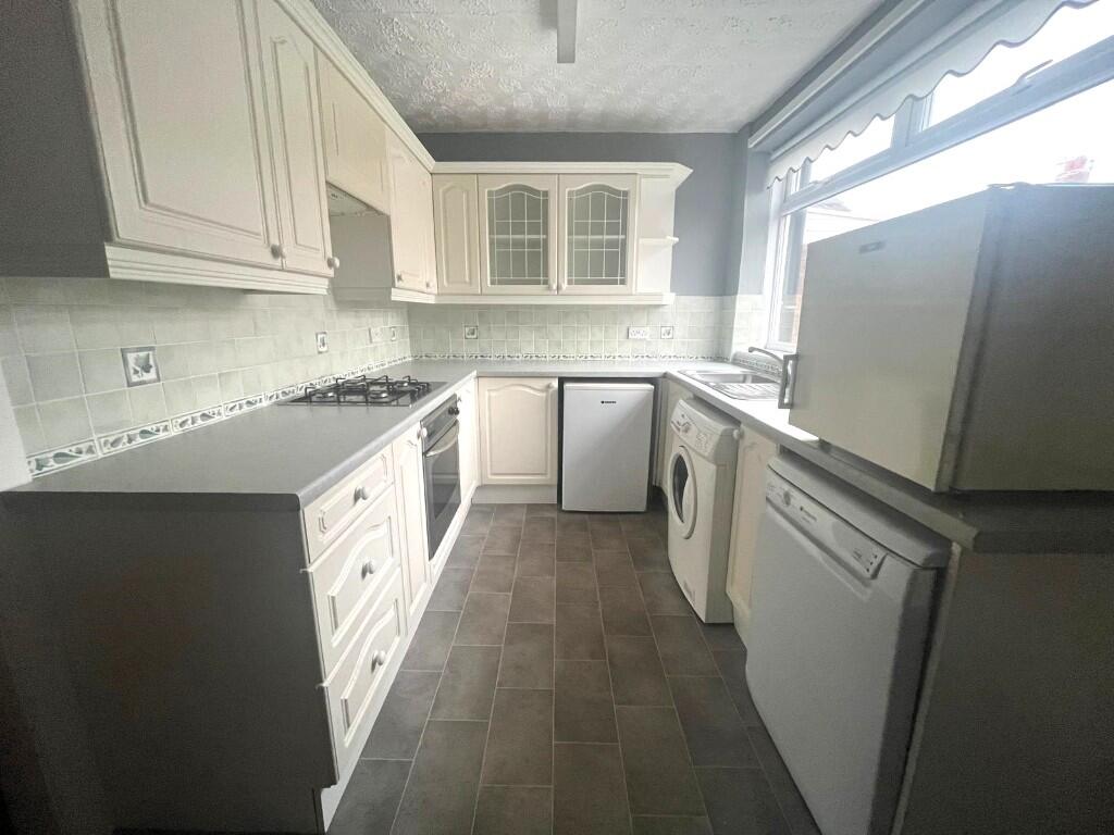 FITTED KITCHEN
