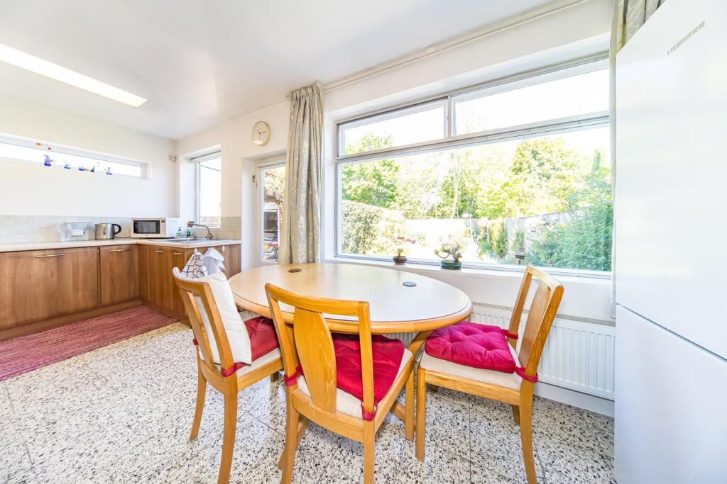 37 Stanley Road dining area.jpg