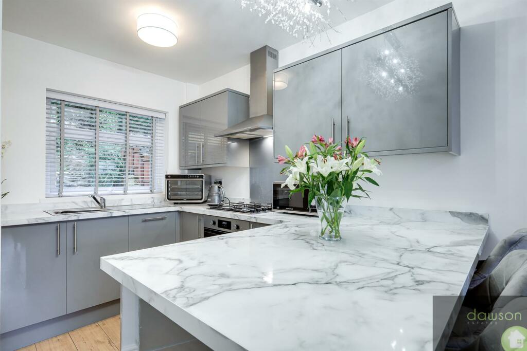 Lounge/Kitchen