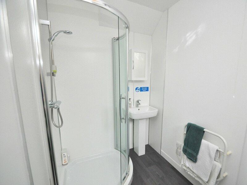 B&amp;b Shower Room