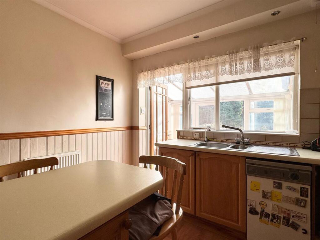 Kitchen 4.jpg