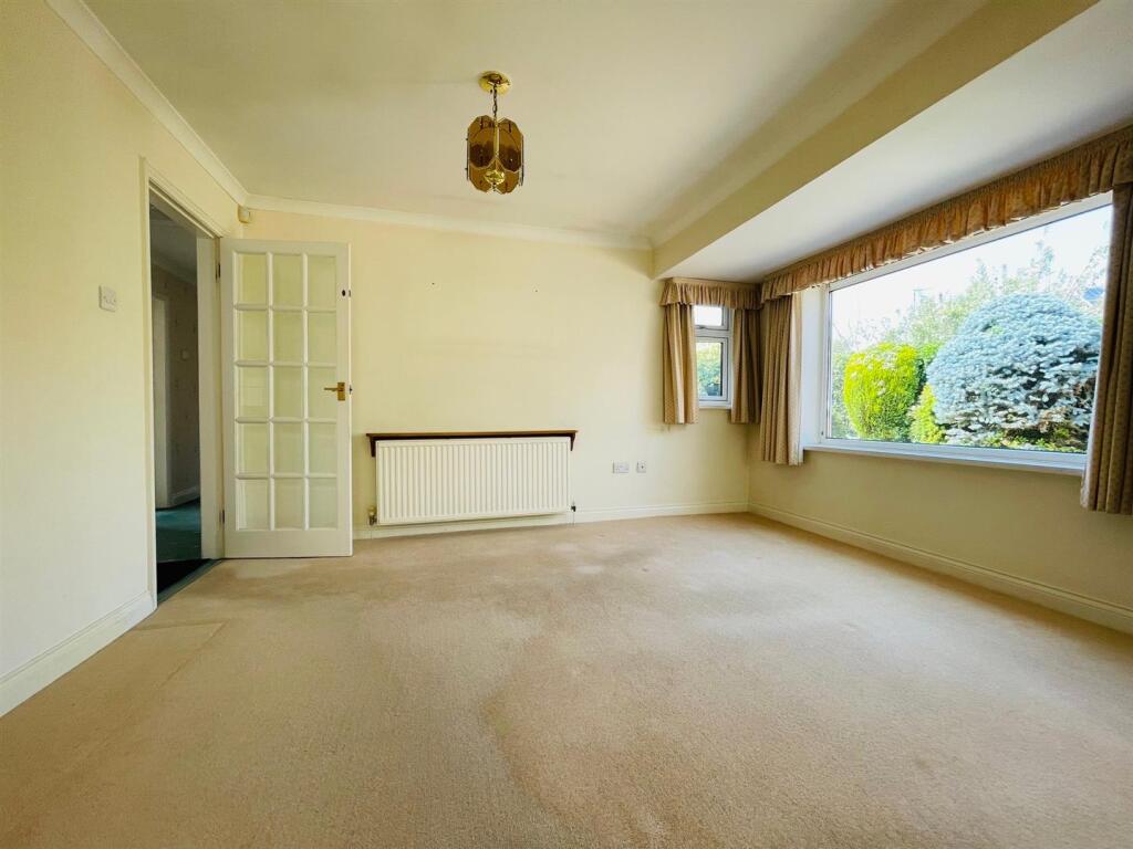 Sitting/Dining Room