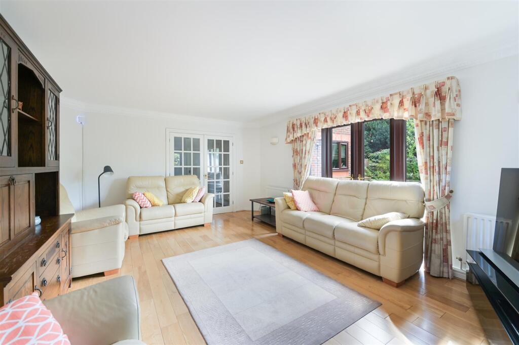 HAWTHORNE CLOSE,1 - (8).jpg