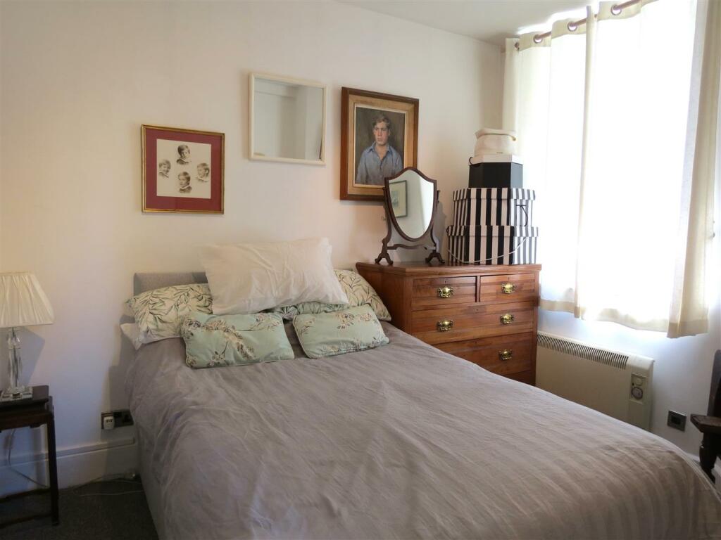 5 Watergate -NEW BED 1.JPG