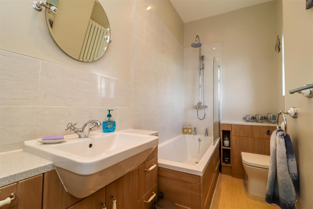BATHROOM/W.C.