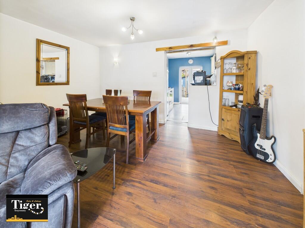 CAM02176G0-PR0664...