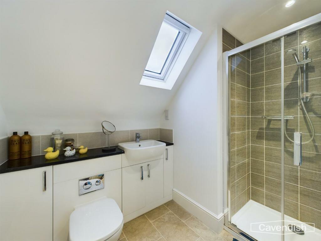 EN-SUITE SHOWER ROOM