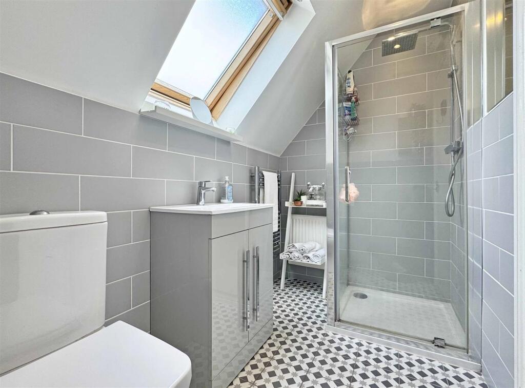 Top Floor Shower Room.jpg