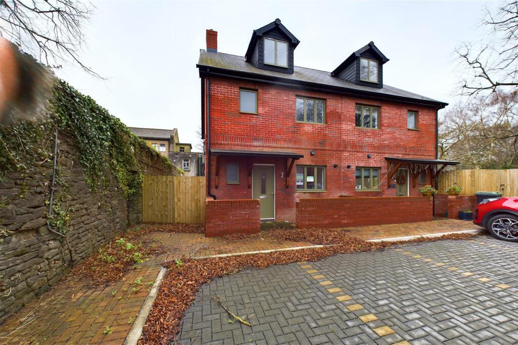 1 and 3, Mulberry Close Abergavenny, NP7 5ES | Fre