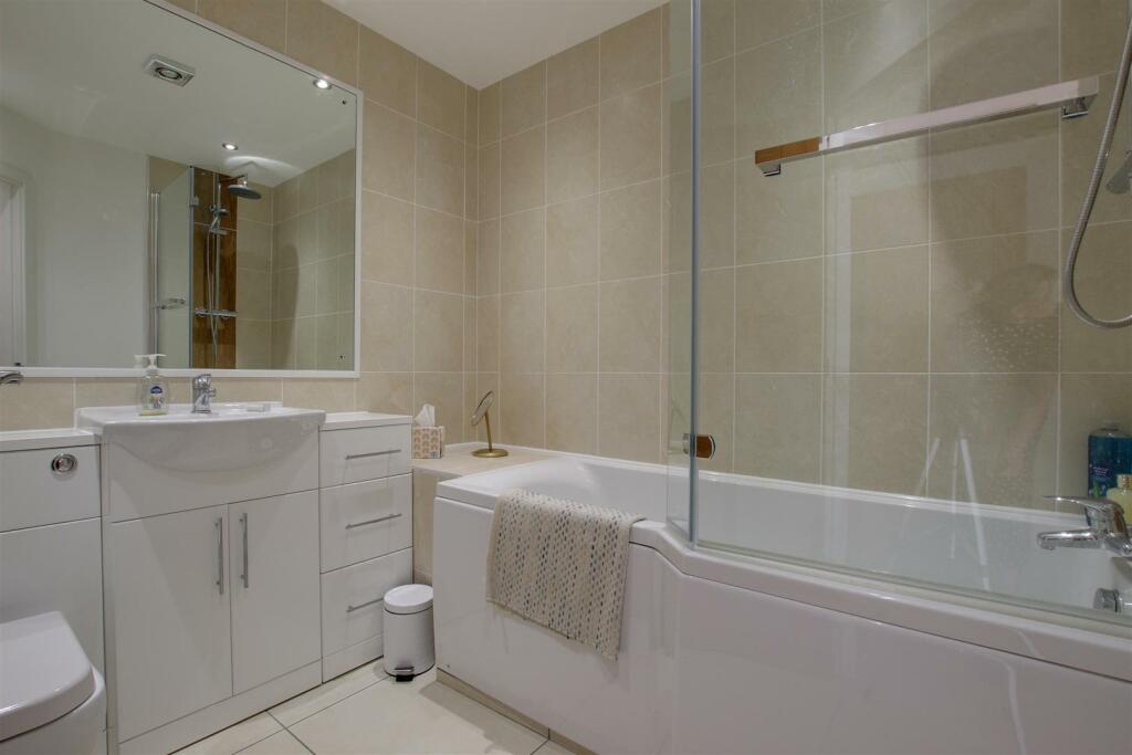 BATHROOM / WC