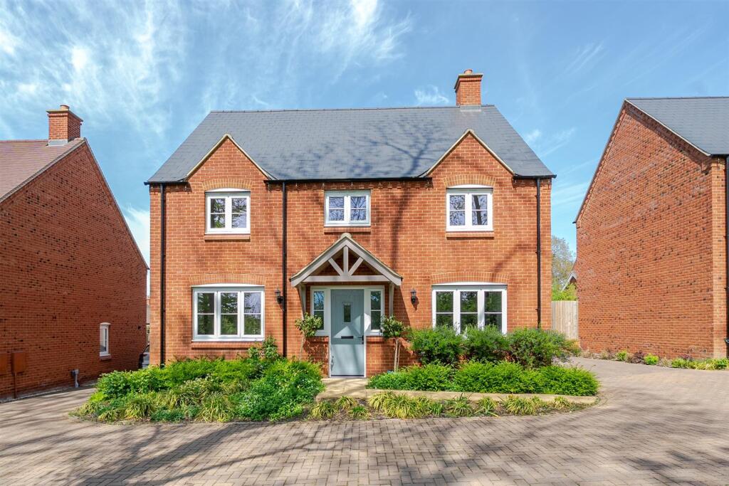 32 Tanters Road, Towcester (2) cr.JPG