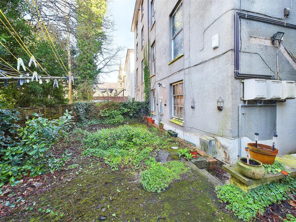 11 - 1 bedroom garden flat.jpg
