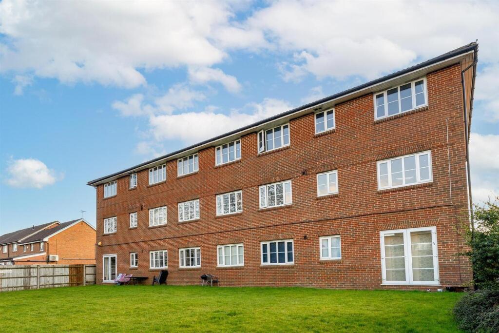 002-46 Kensington Way.jpg