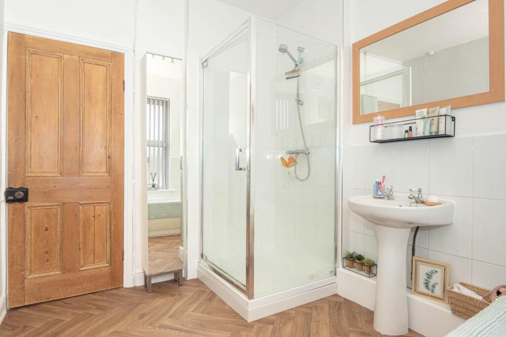 BATHROOM / WC
