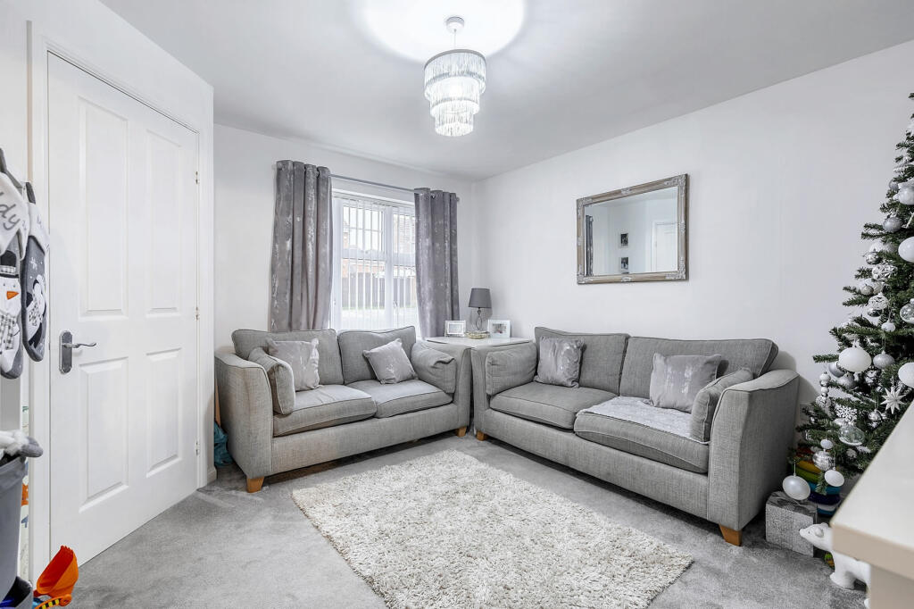 ccourt2122456VV714019 Interior-4.jpg