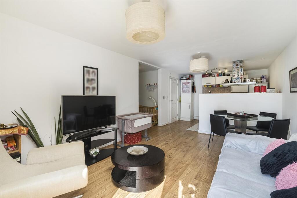 Aston Gray, 11 Shepherd Court 2 Annabel Close (13)