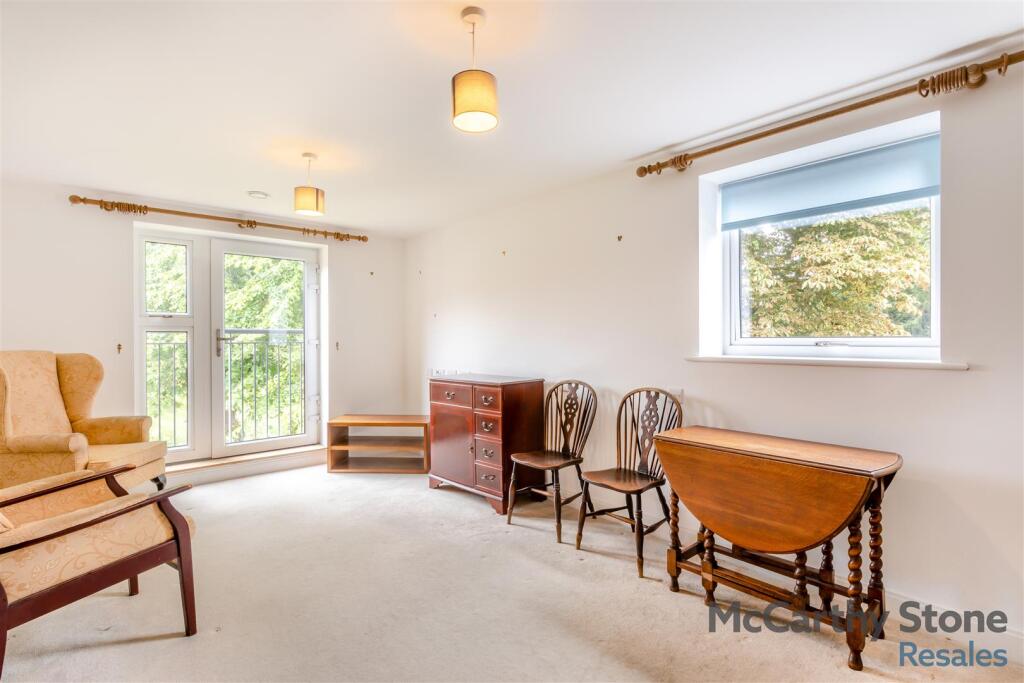 8657850-interior10.jpg
