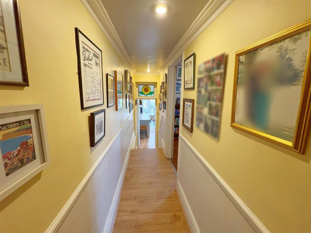 Hallway to kitchen..jpg