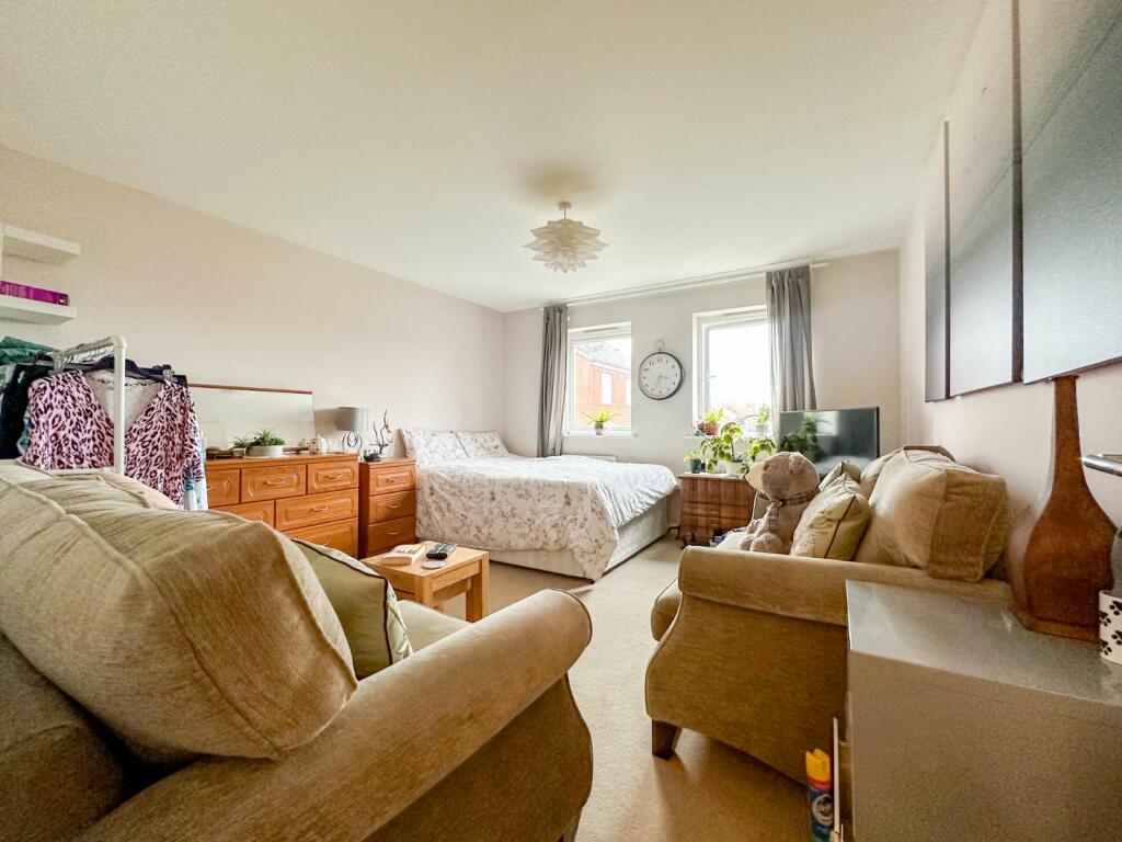 Lounge / Bedroom 4