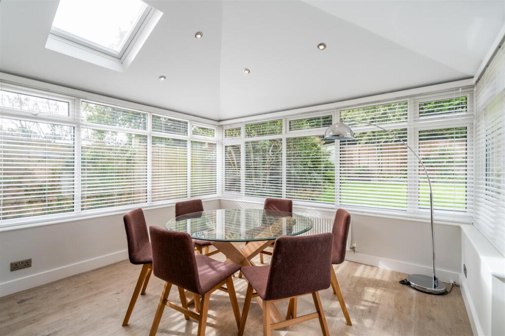 11 Beaconsfield Close-17_lo.jpg