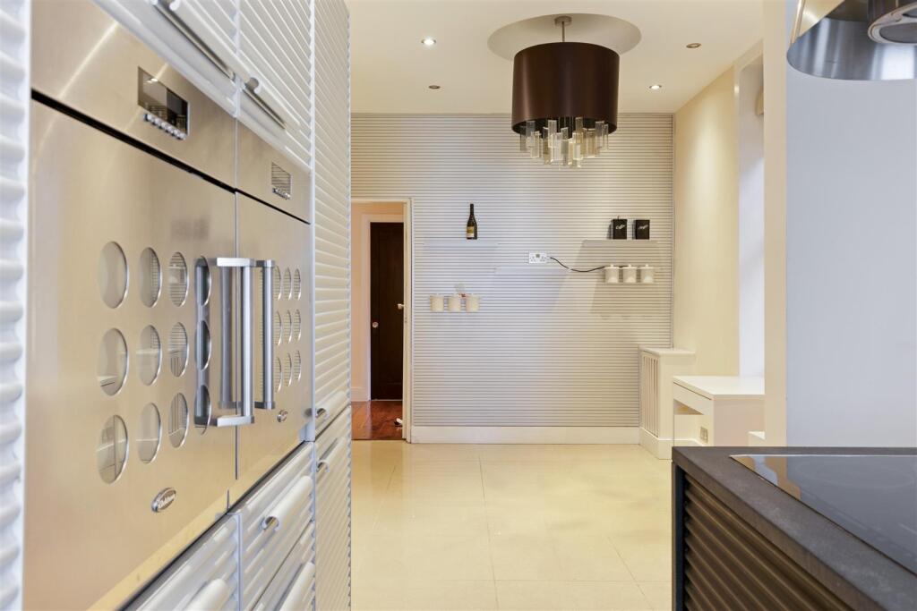 85133_Flat 4 Avenue Court 23-29 Draycott (14).jpg