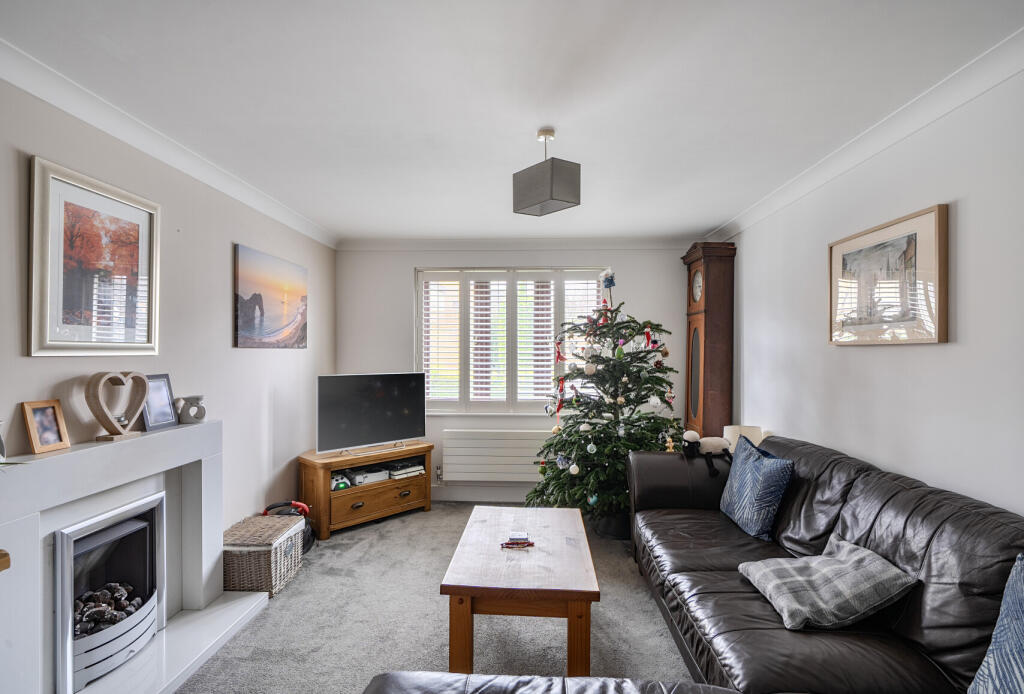 1387112-7-693feff...