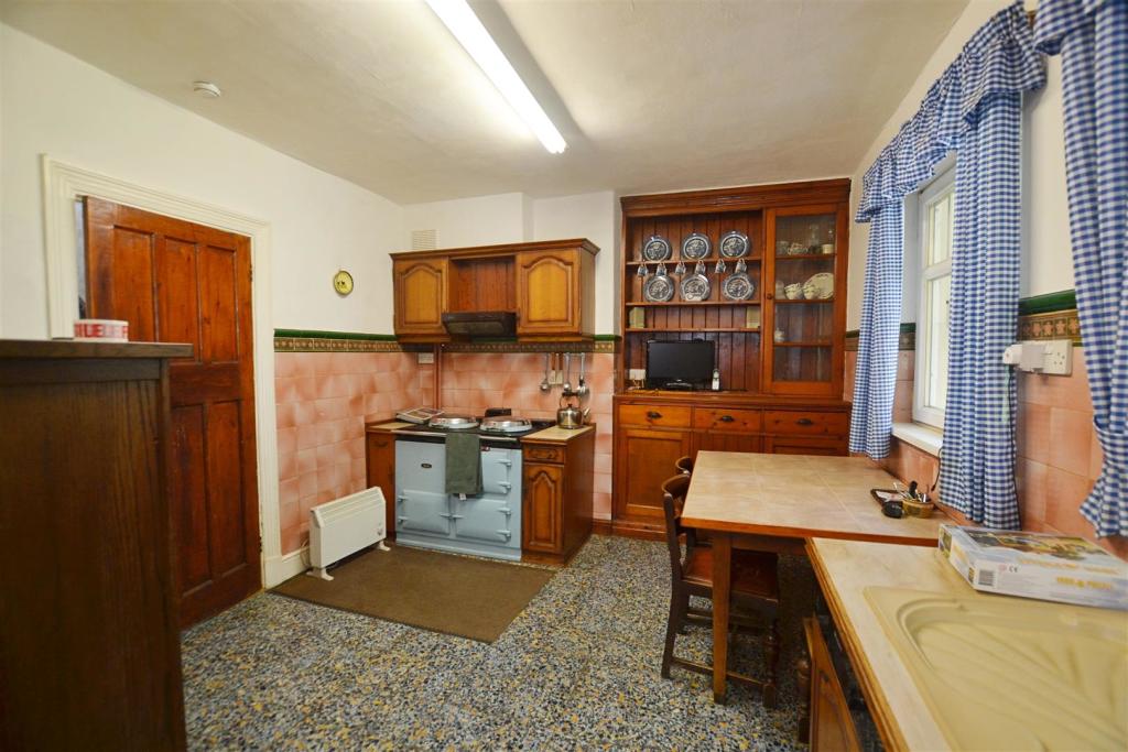 kitchen....JPG