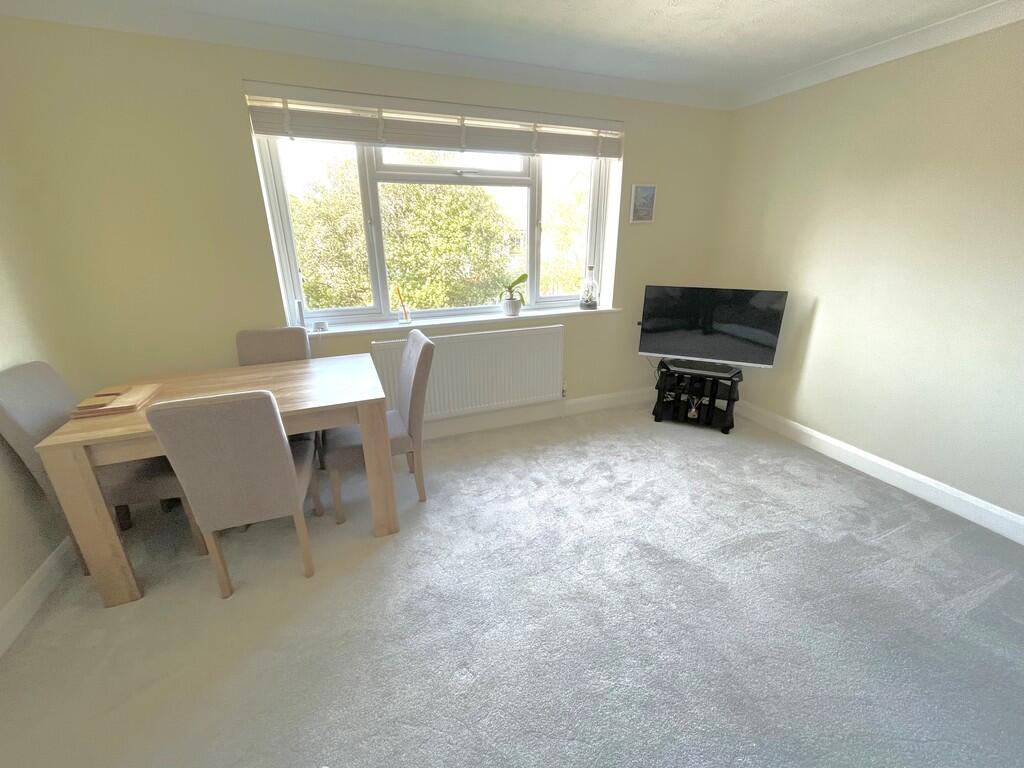 5 Ffynches Lodge ...