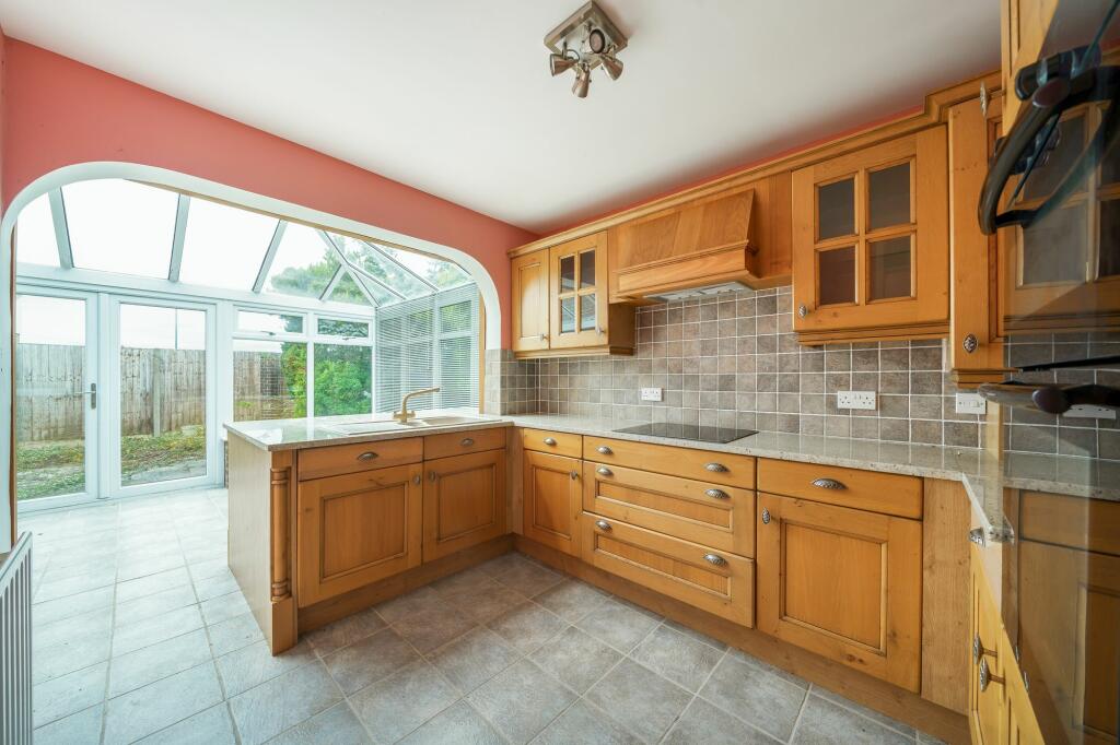 Kitchen / Dining Area