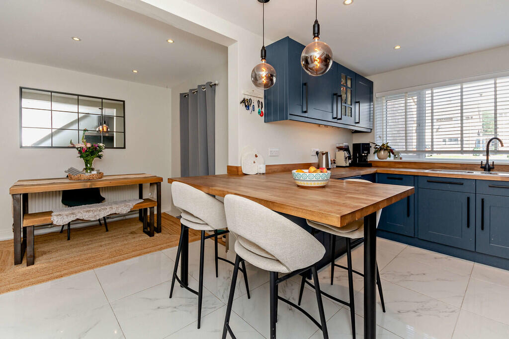 8663137-interior1...