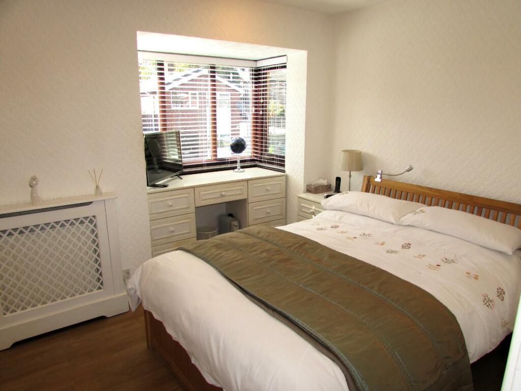 CourtDv9bed1.JPG
