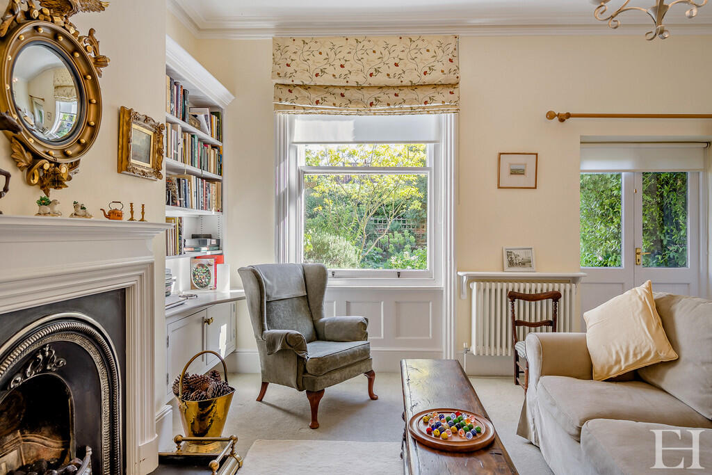 8647635-interiorW...