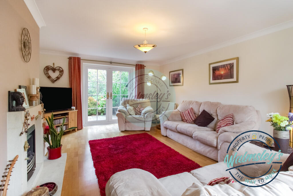 Dual aspect sitting room_