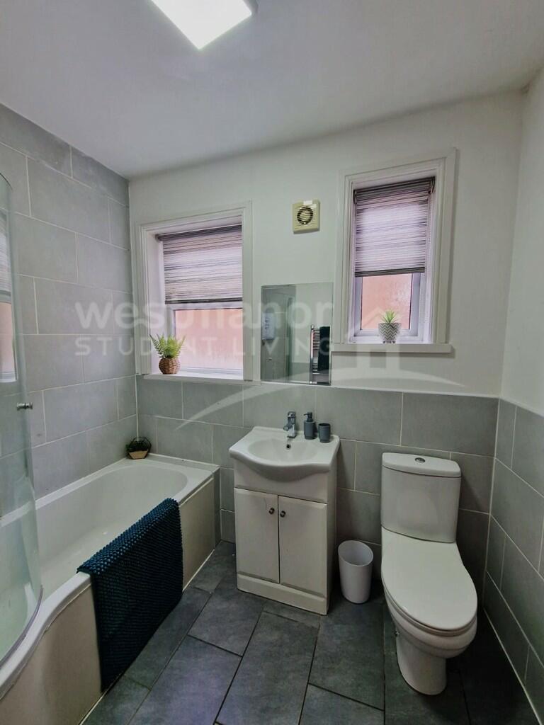 BATHROOM 2
