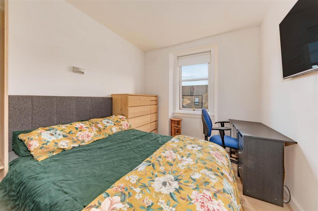 1R 102 Strathmartine Road Dundee-6.JPG