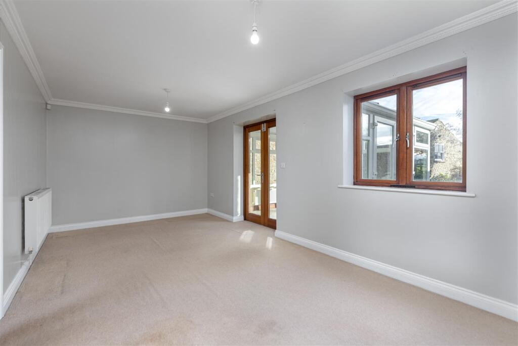 2 Greenfields Sitting Room