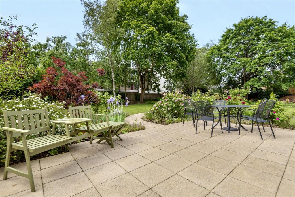 Owners Patio Area (new).jpg