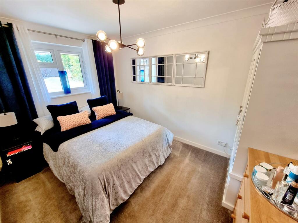 Bed 3.jpg
