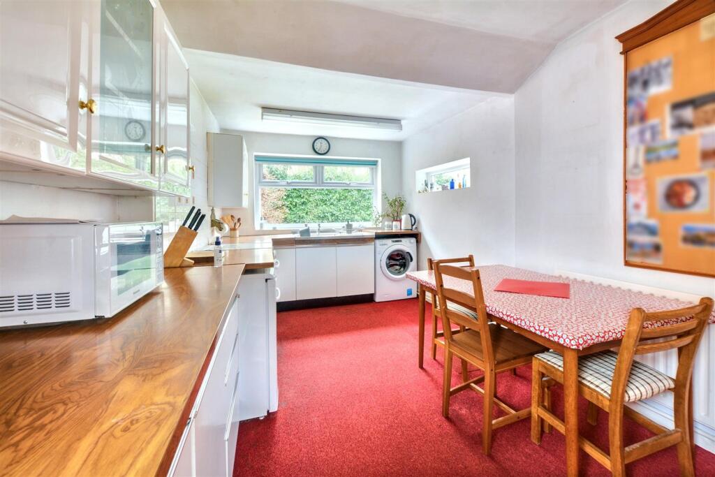 Kitchen_2.jpeg