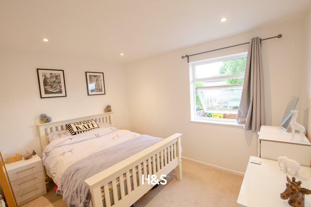 8 Rochford - Bedroom.jpg