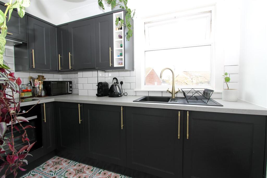 Kitchen1.JPG