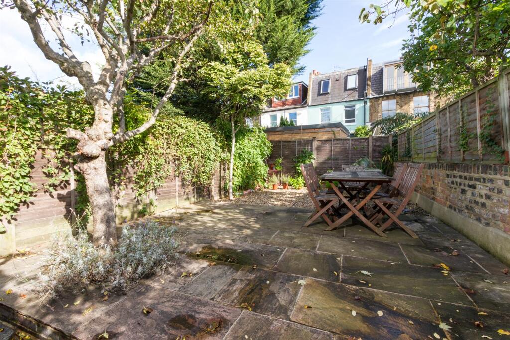 Lettings Brackenbury Cadross Street 9 - Garden.jpg