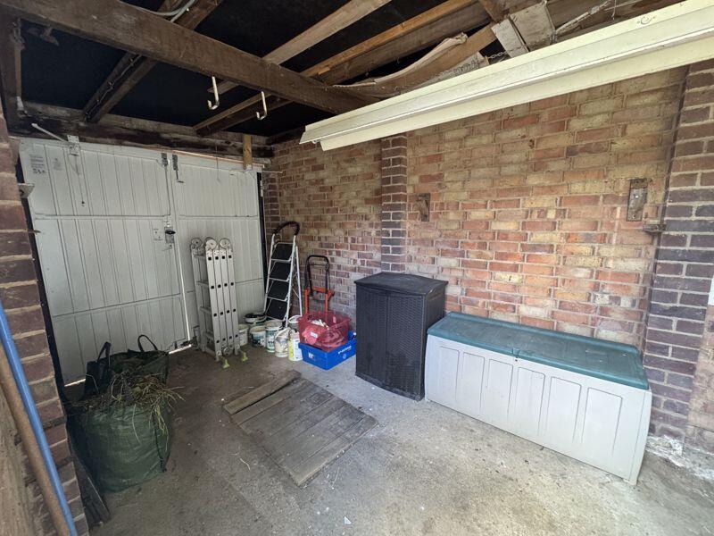 Garage with inspection pit 