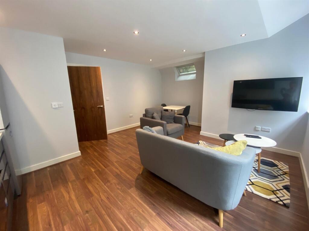 LOUNGE AREA.jpg