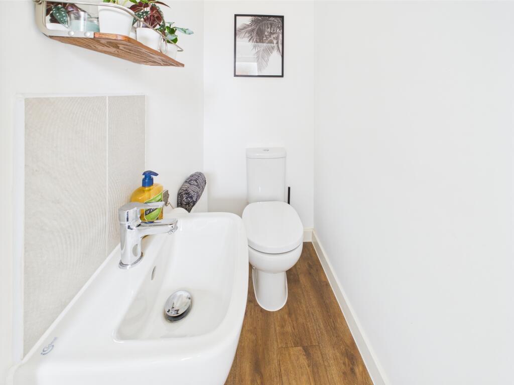 Cloakroom/WC