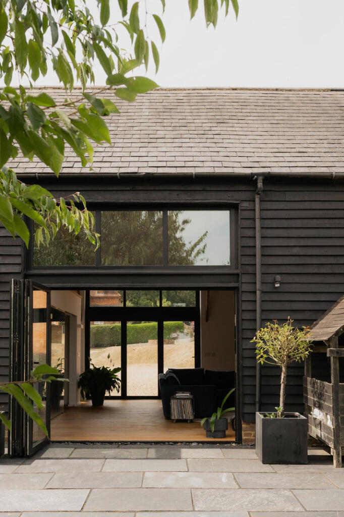 304838 - The Long Barn, Isle of Wight Lane, Ken...