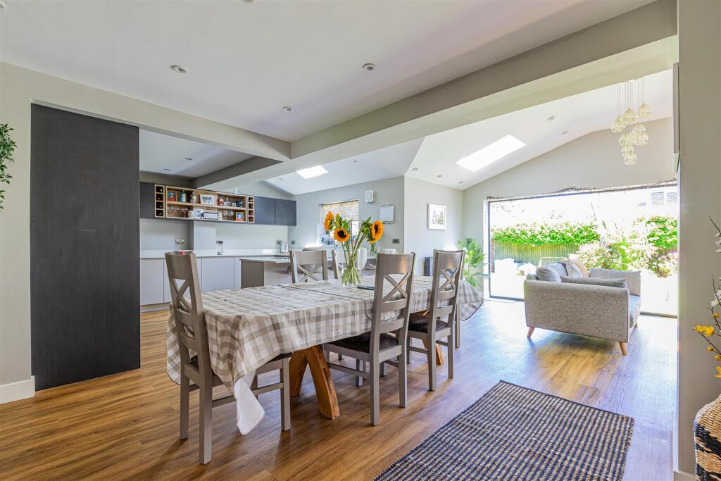 Baynton Close 15-21.jpg